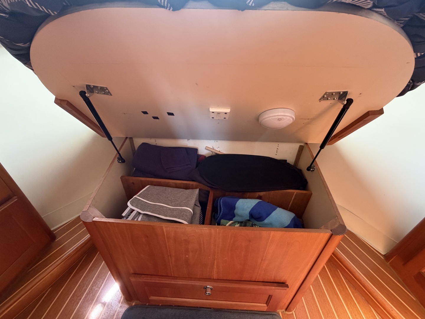 FIDELITY 34ft Mainship Yacht For Sale