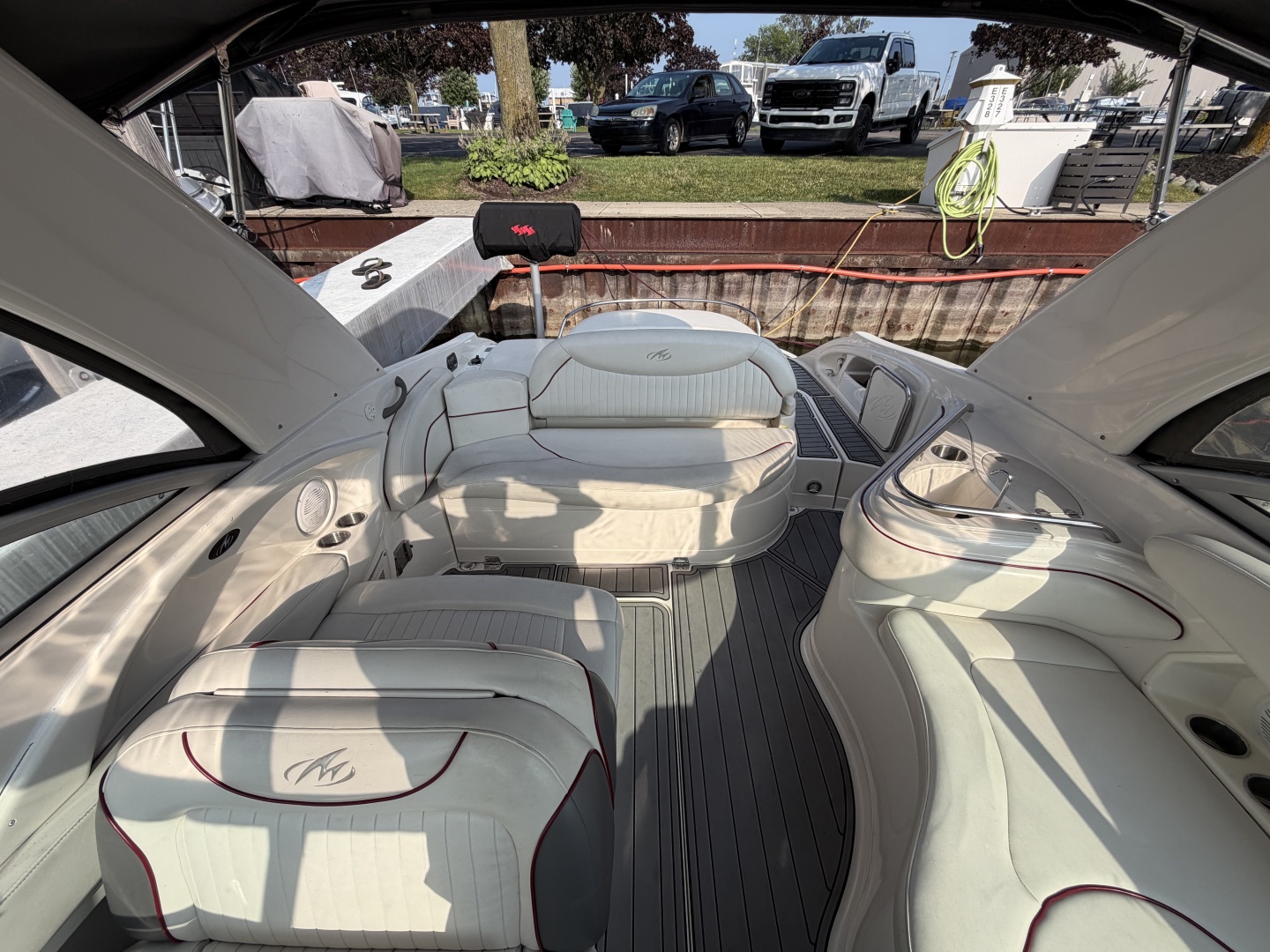 PURA VIDA 29ft Monterey Yacht For Sale PURA VIDA 29ft Monterey Yacht For Sale