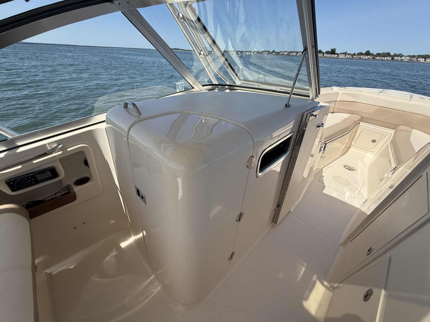 2014 Grady-White 307 Freedom