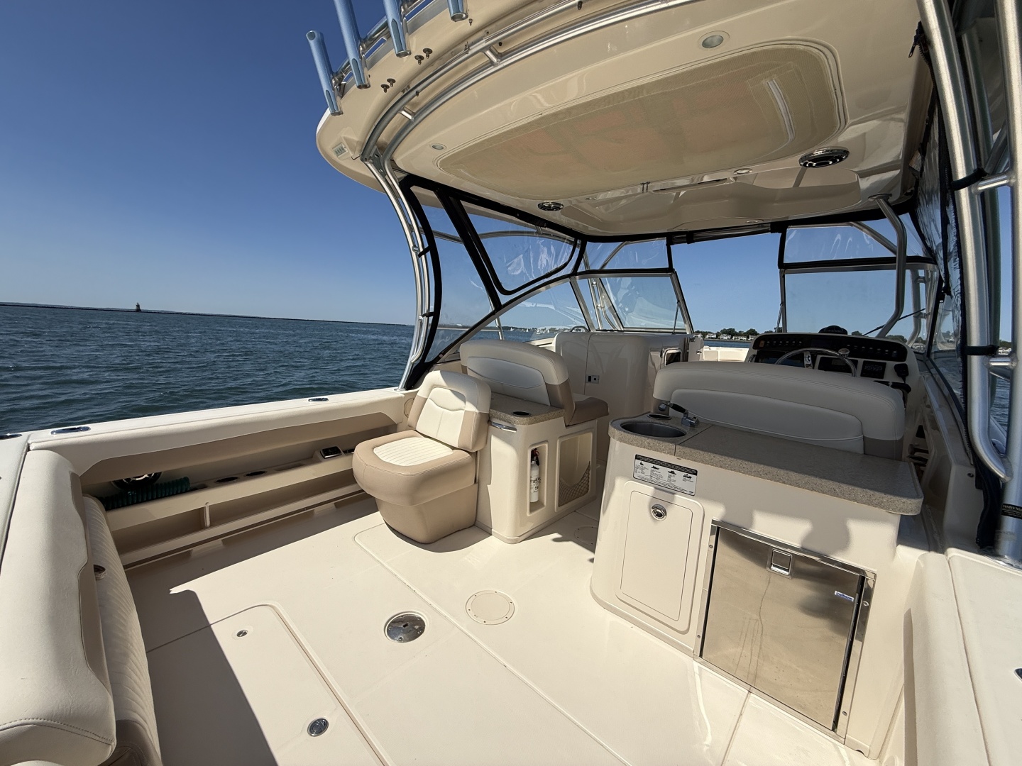 2014 Grady-White 307 Freedom
