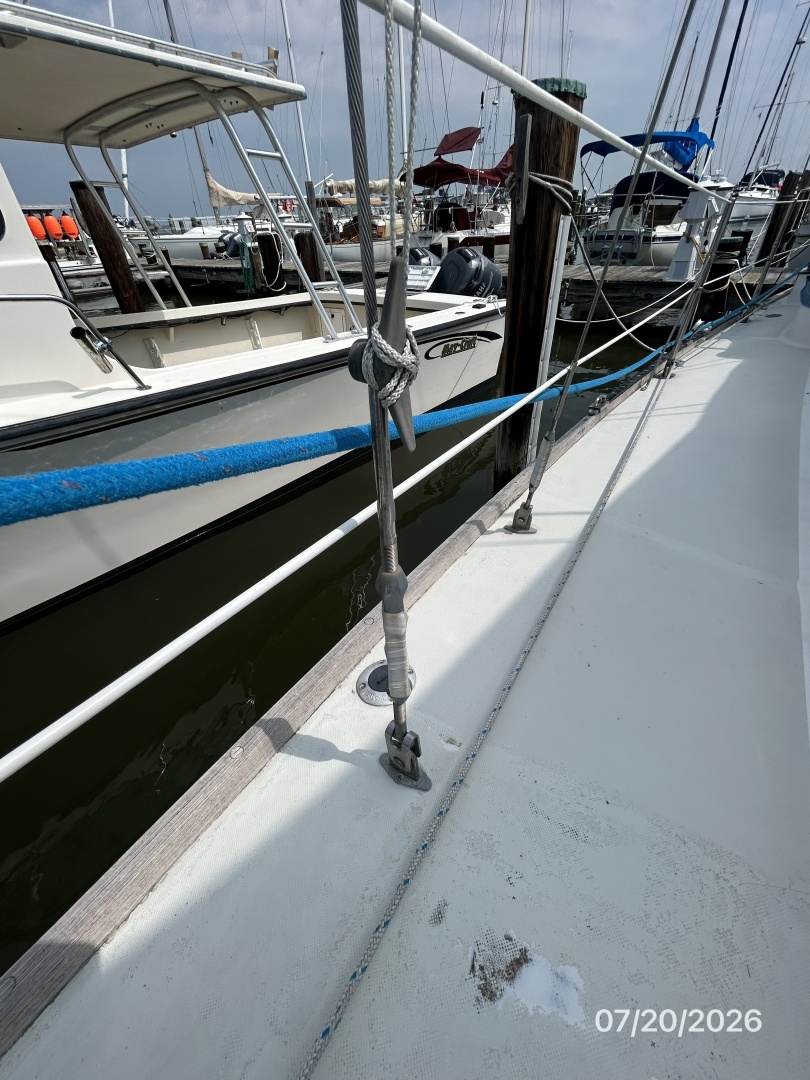 Lucky Dog 35ft Pearson Yacht For Sale