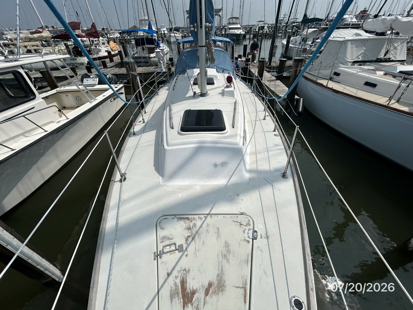 35' Pearson foredeck aft