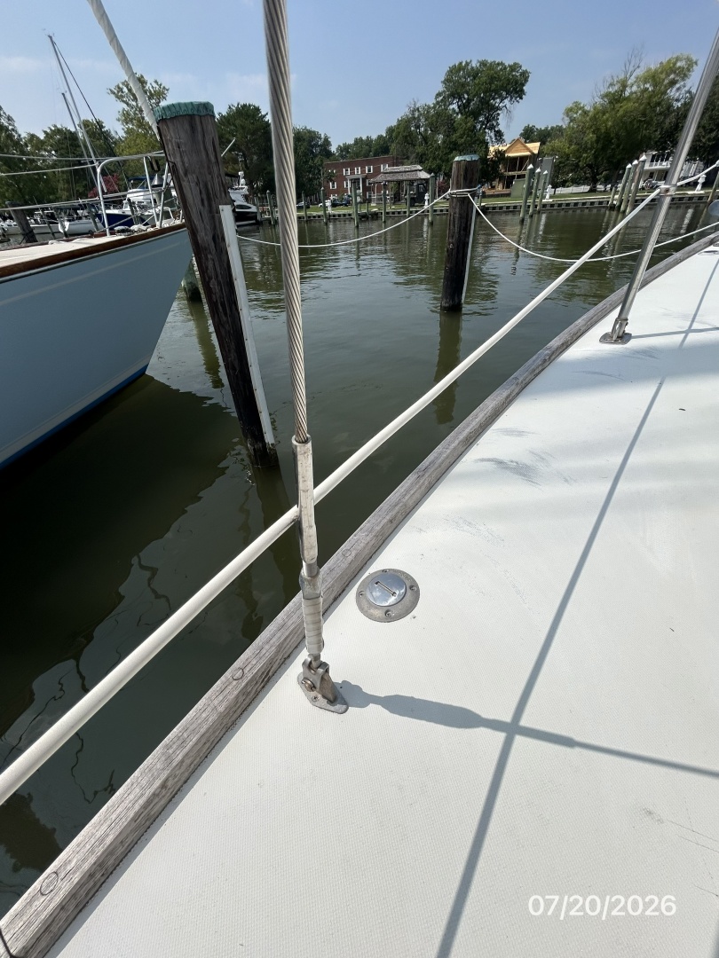 Lucky Dog 35ft Pearson Yacht For Sale