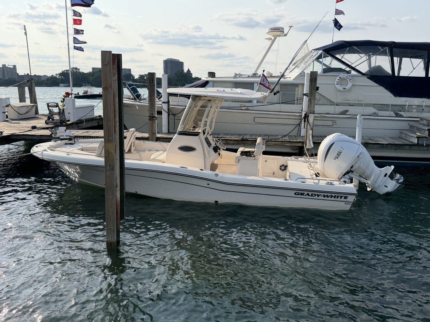 25ft Grady White Yacht For Sale