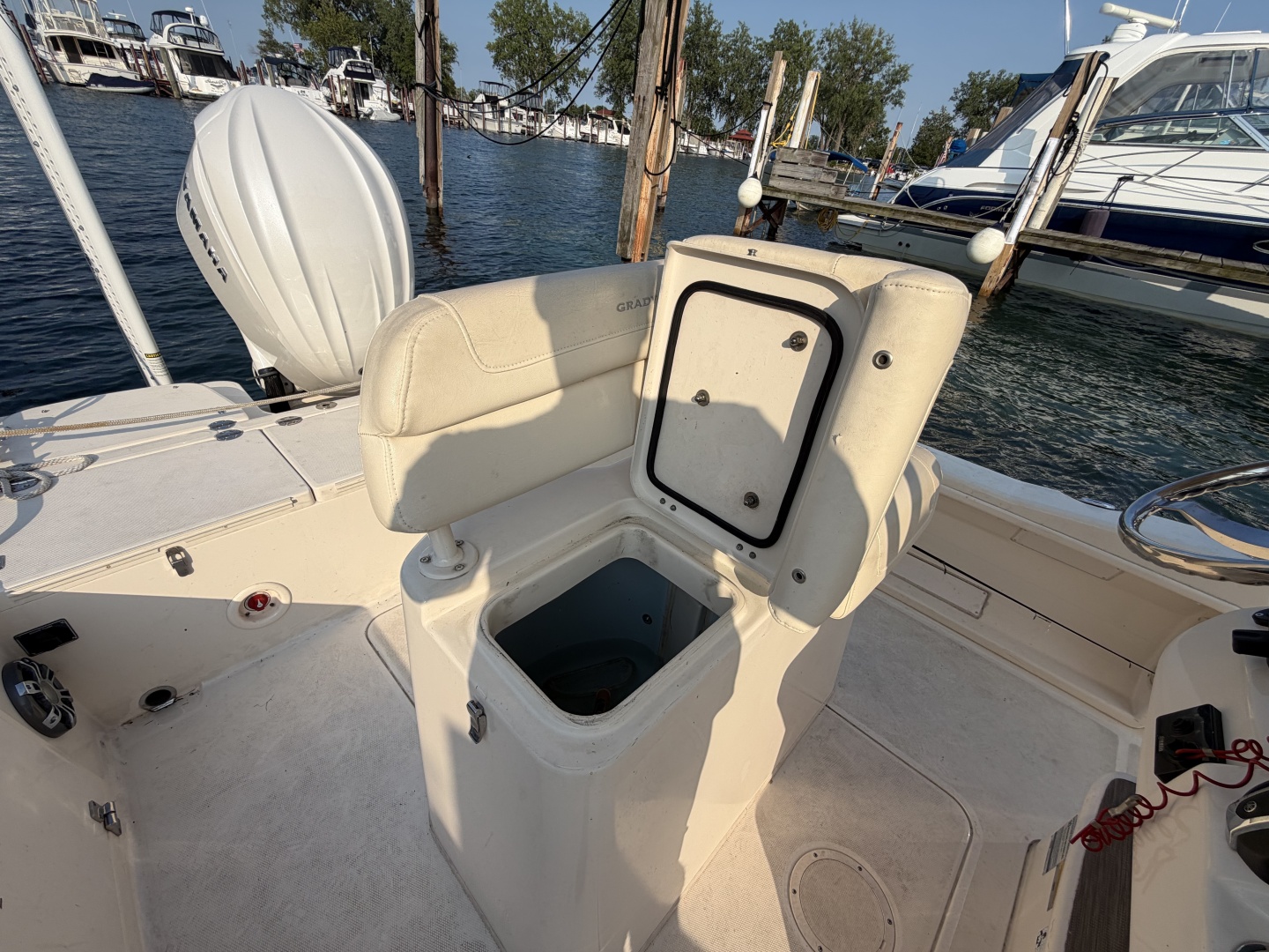 25ft Grady White Yacht For Sale
