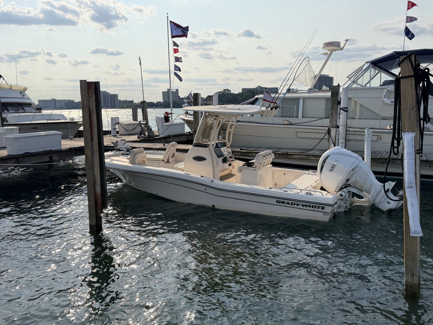 25ft Grady White Yacht For Sale