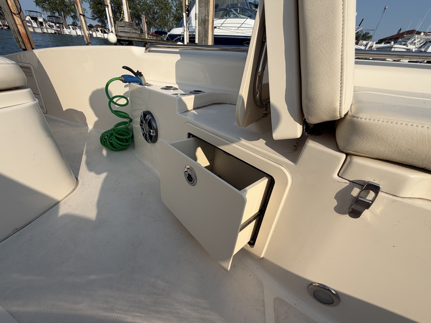 25ft Grady White Yacht For Sale