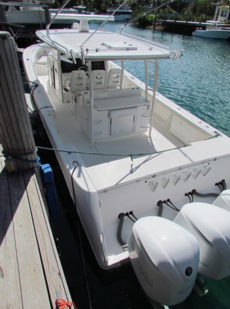 2016 Everglades 435 Center Console
