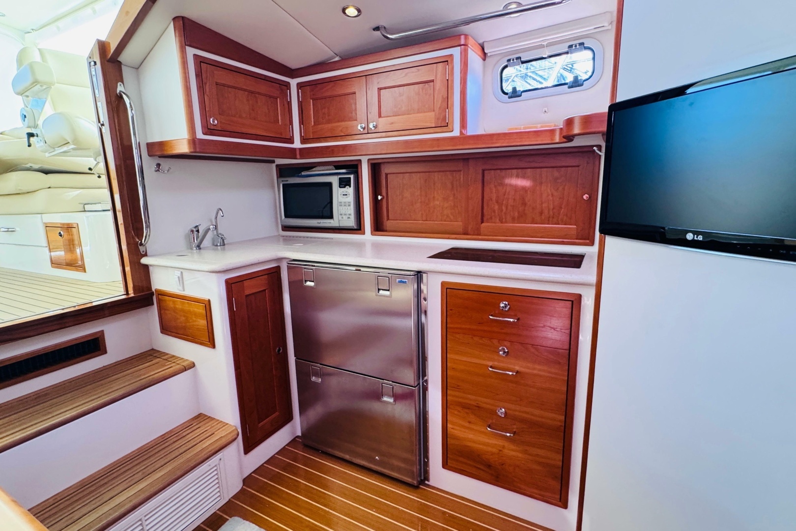 MJM 40z Yacht For Sale