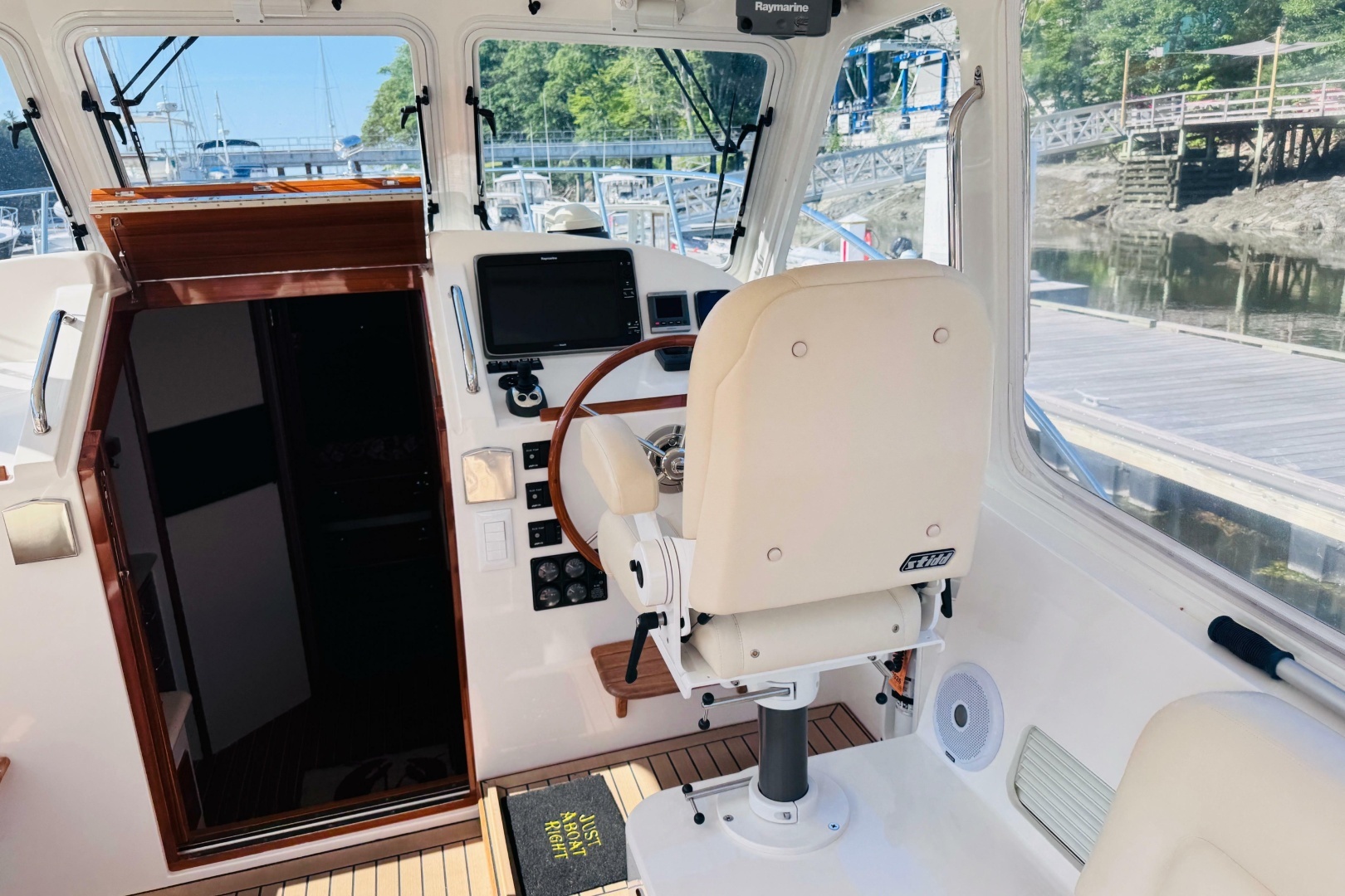 MJM 40z Yacht For Sale