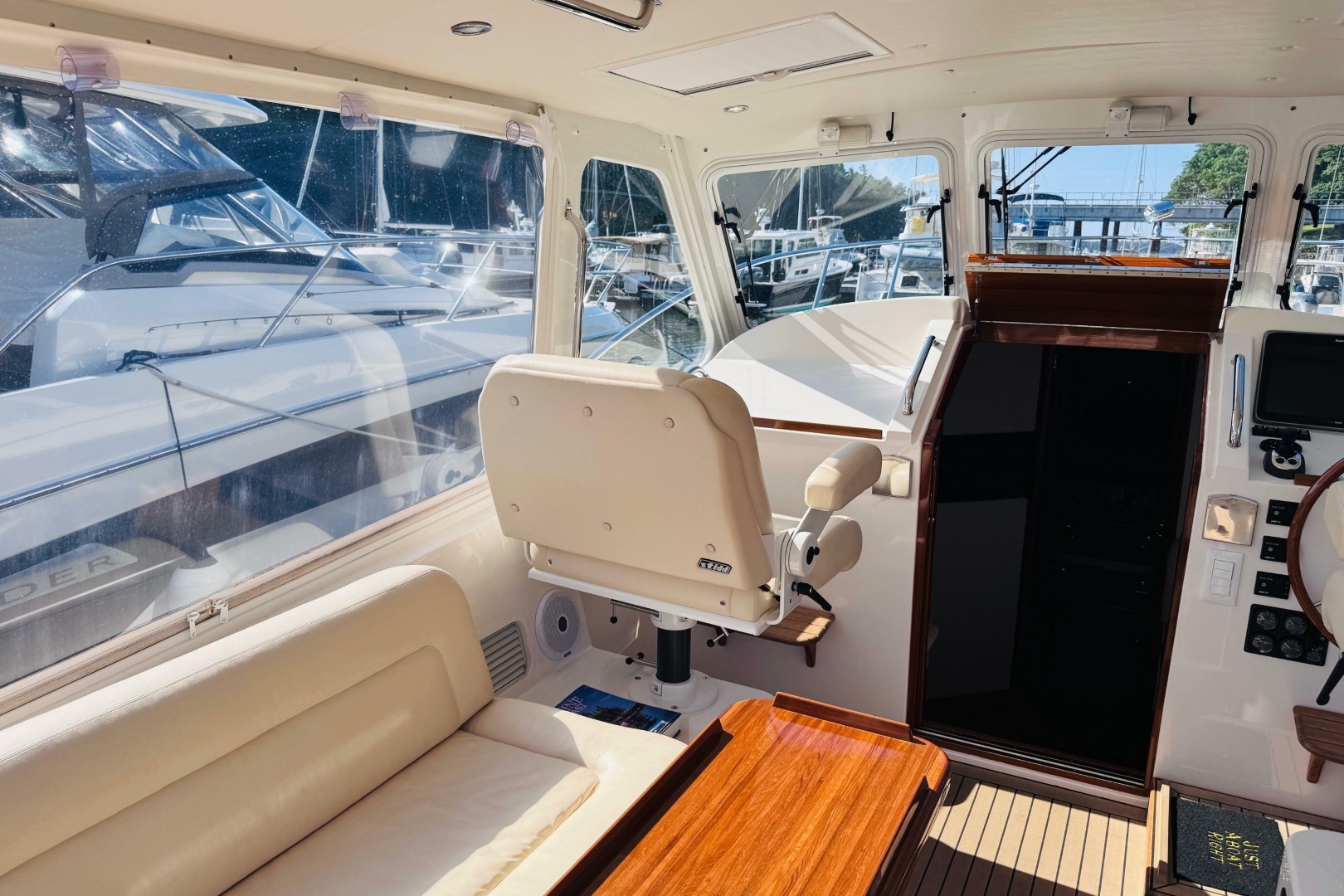 MJM 40z Yacht For Sale