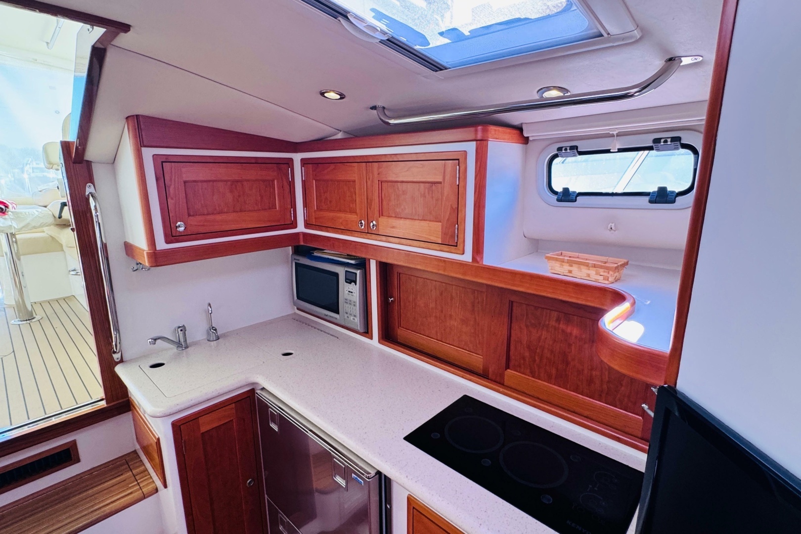 MJM 40z Yacht For Sale