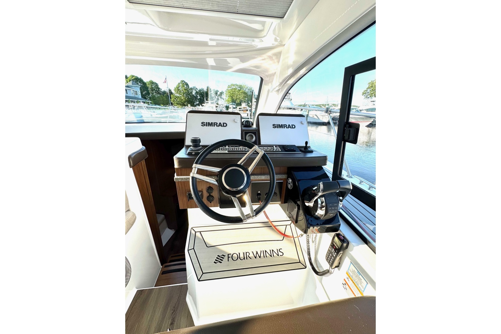 Freedom 33ft Four Winns Yacht For Sale