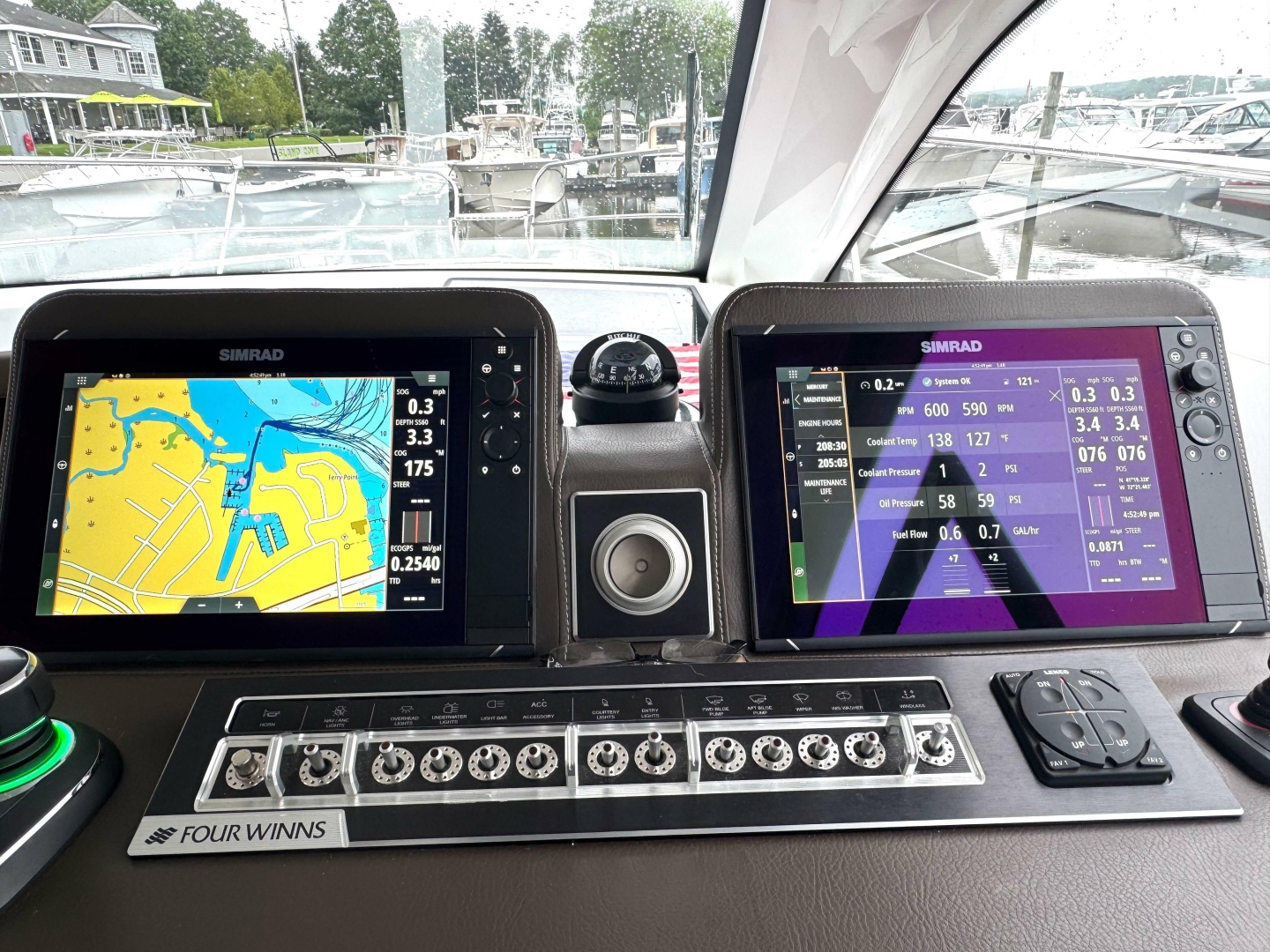Freedom 33ft Four Winns Yacht For Sale