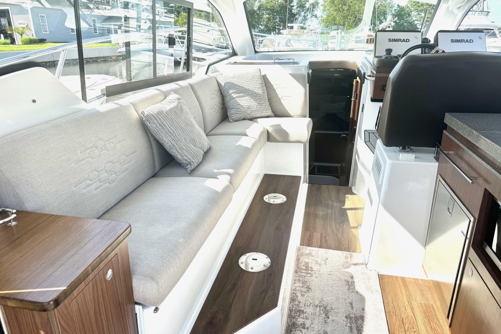 Freedom 33ft Four Winns Yacht For Sale