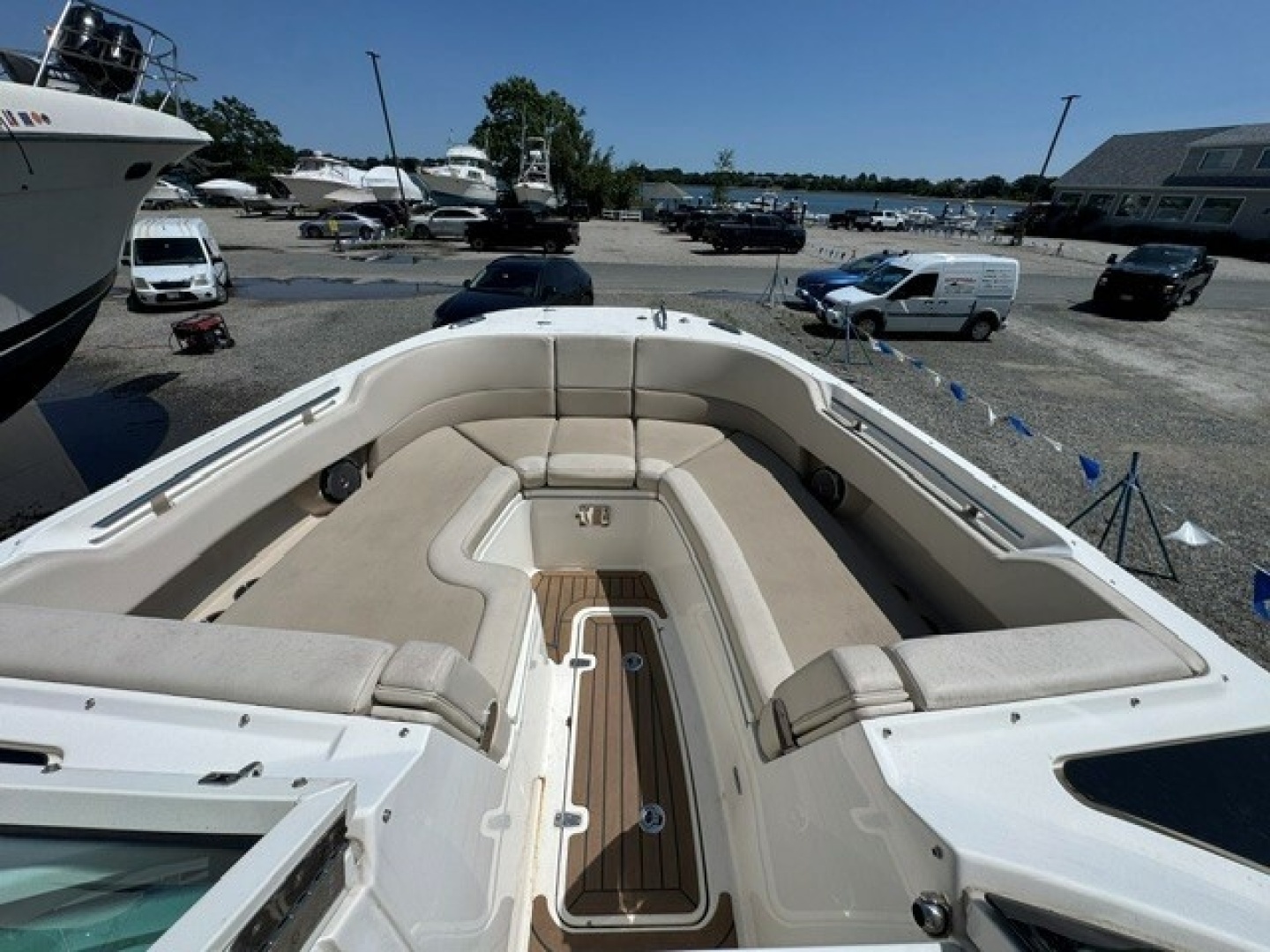 Boston Whaler 320 Vantage Yacht For Sale