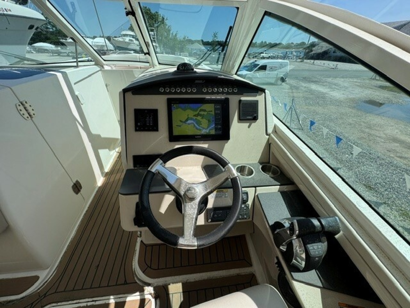 Boston Whaler 320 Vantage Yacht For Sale