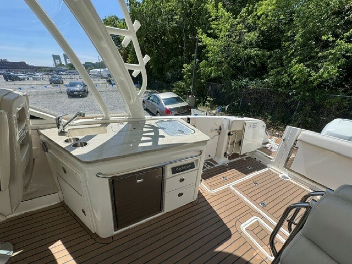 Boston Whaler 320 Vantage Yacht For Sale