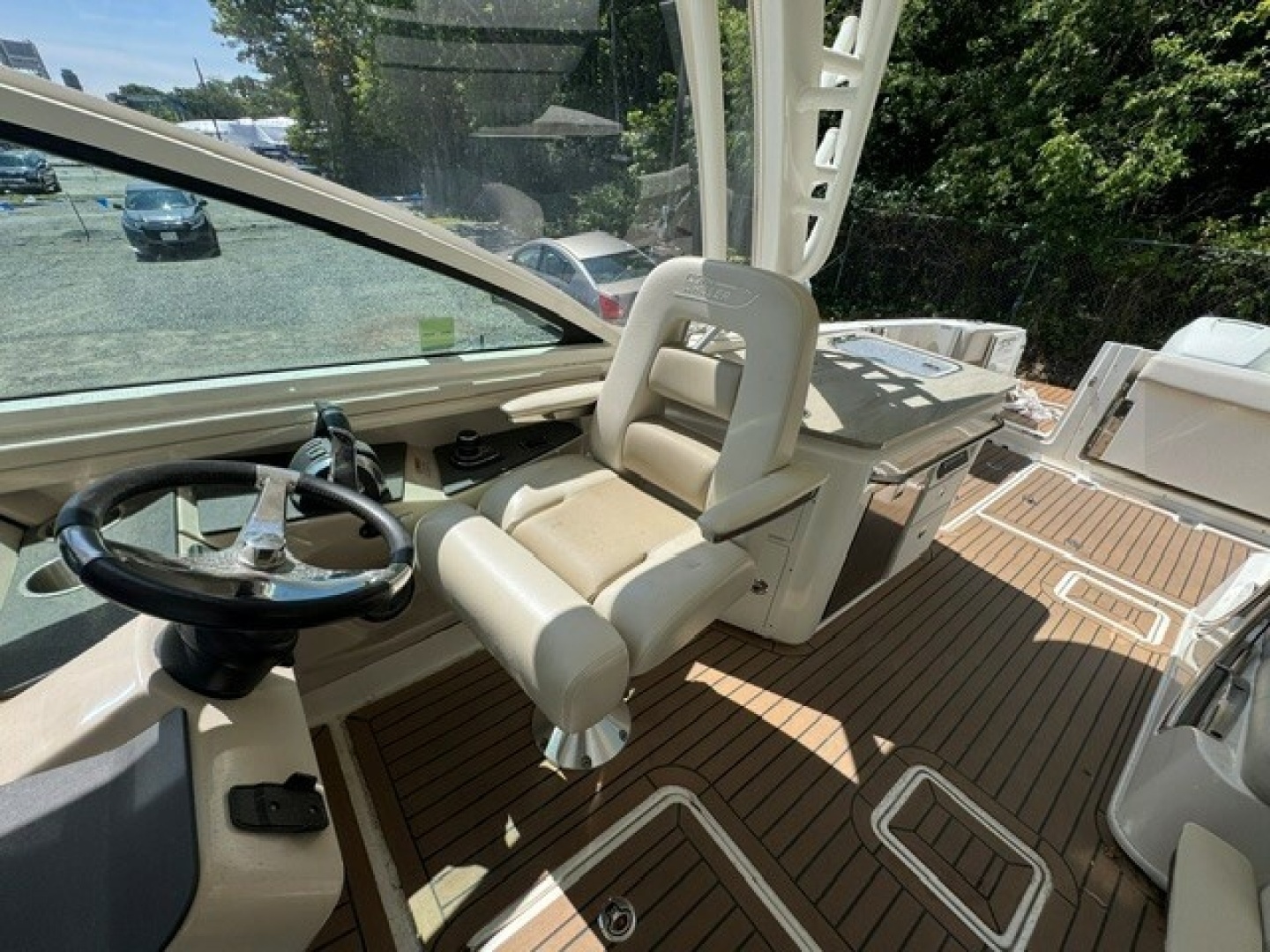 Boston Whaler 320 Vantage Yacht For Sale