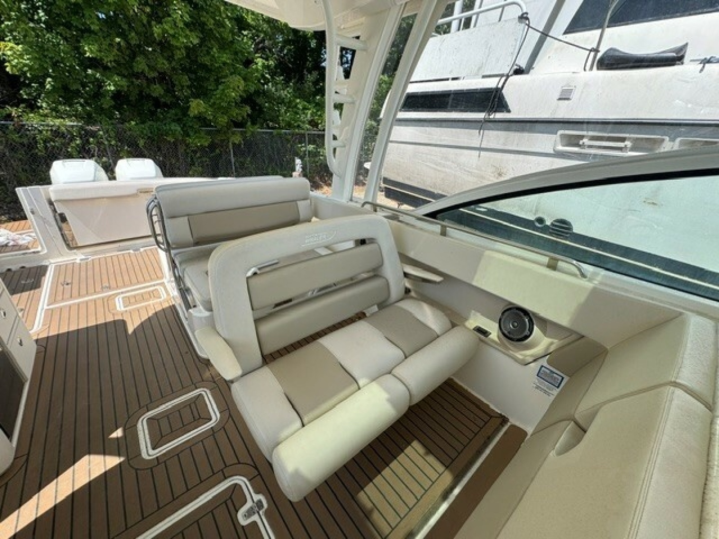 Boston Whaler 320 Vantage Yacht For Sale