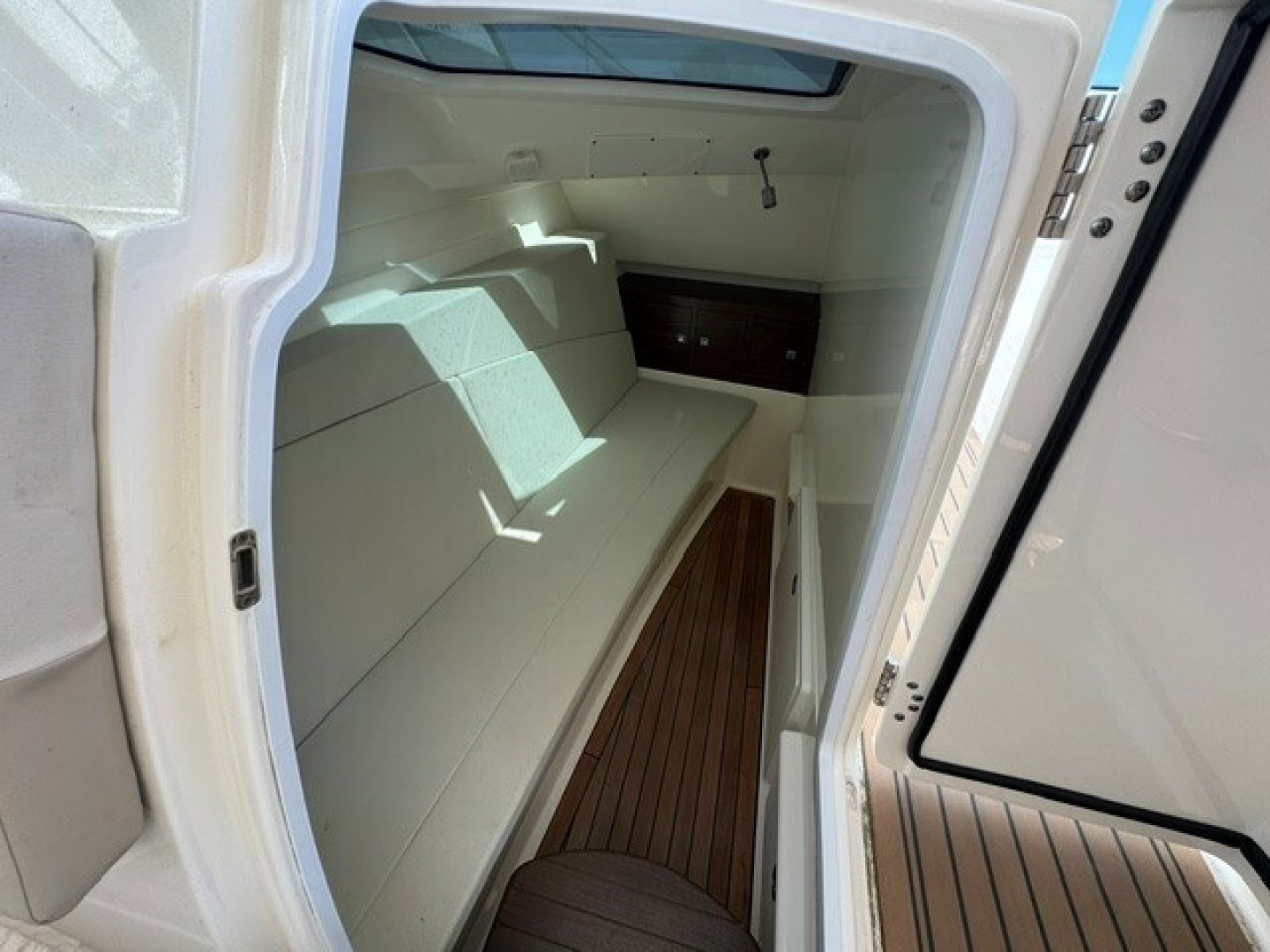 Boston Whaler 320 Vantage Yacht For Sale
