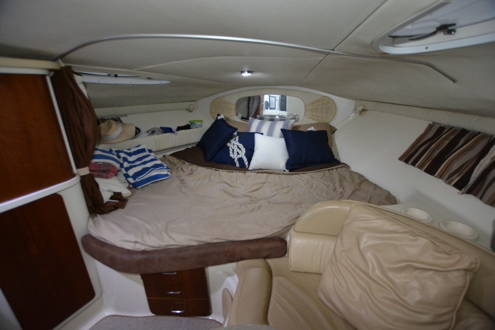 The Lake House 32ft Chris Craft Yacht For Sale