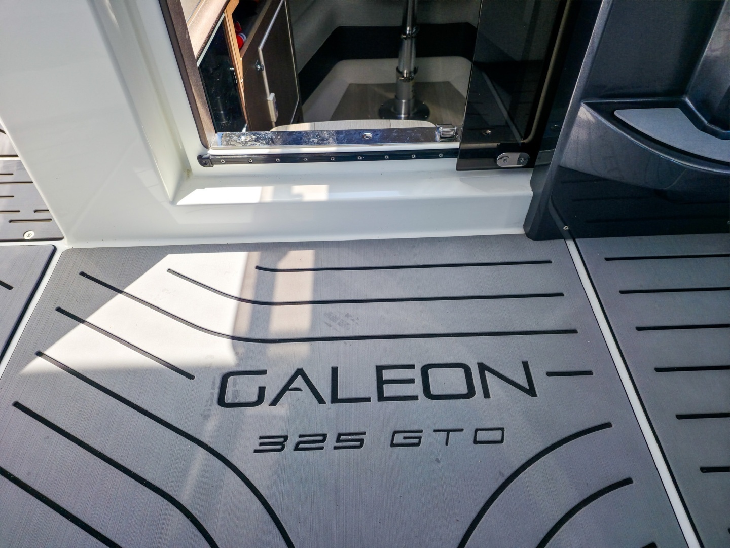 Galeon 325 GTO Yacht For Sale