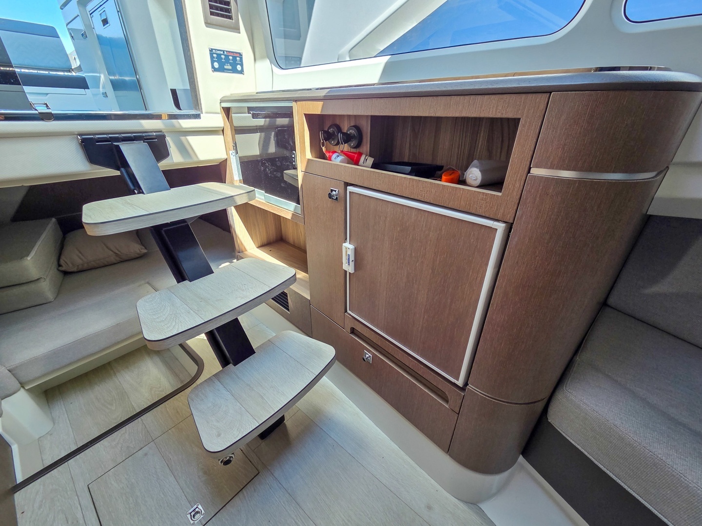 Galeon 325 GTO Yacht For Sale