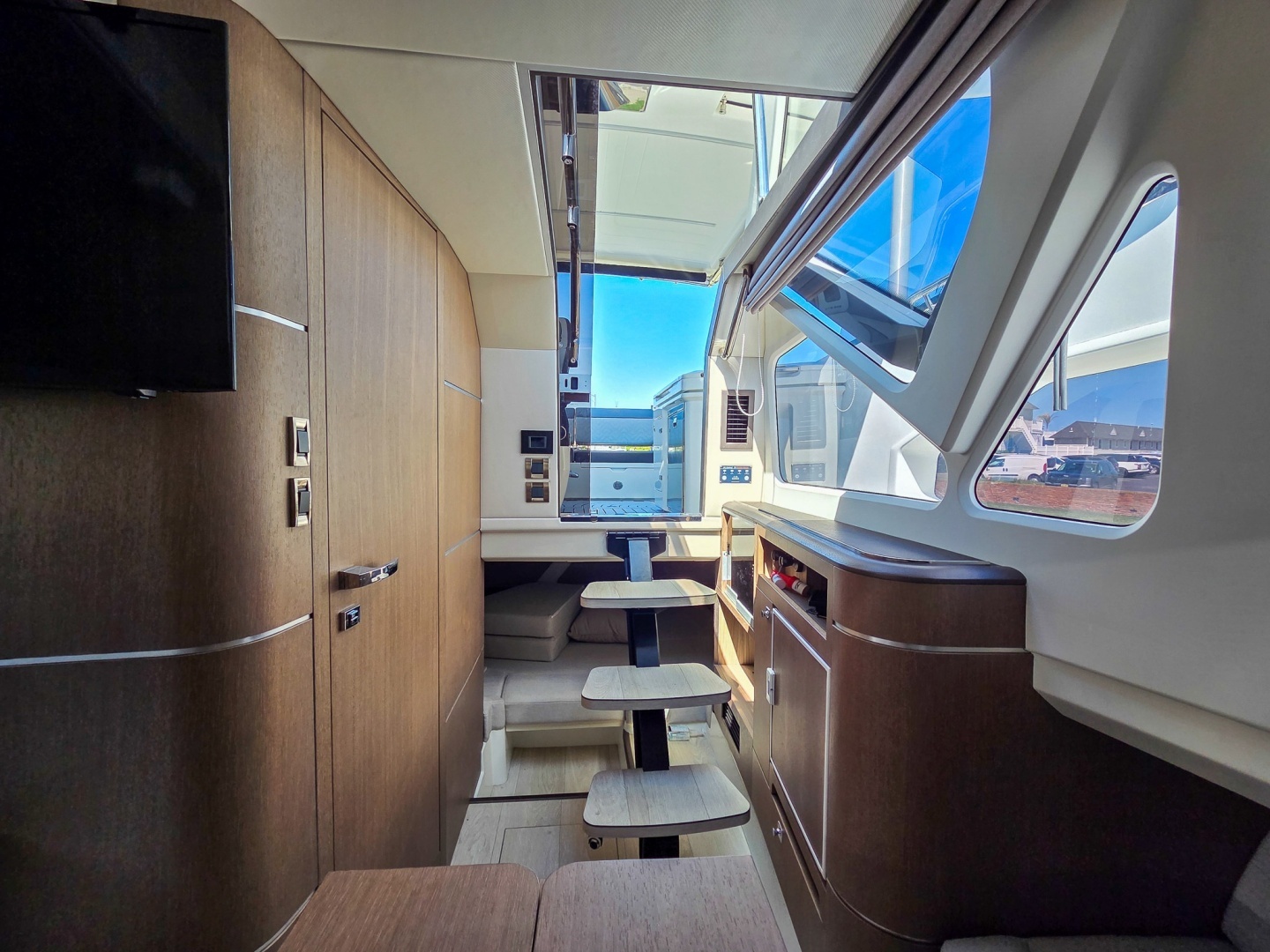 Galeon 325 GTO Yacht For Sale