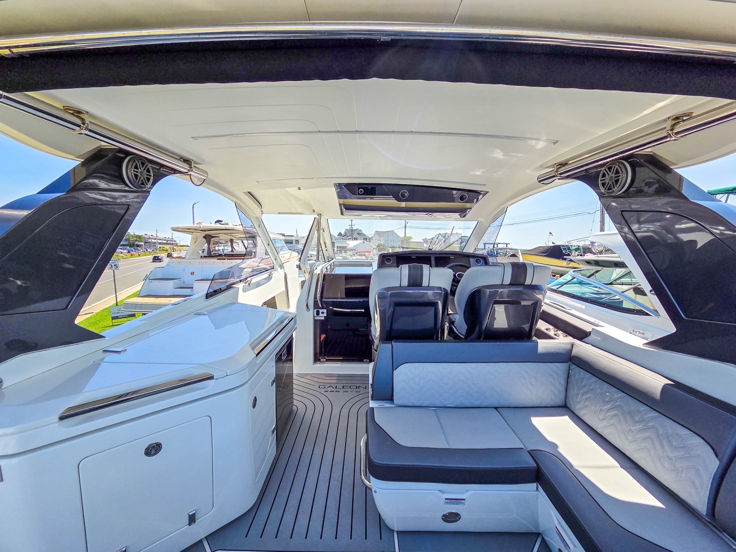 Galeon 325 GTO Yacht For Sale