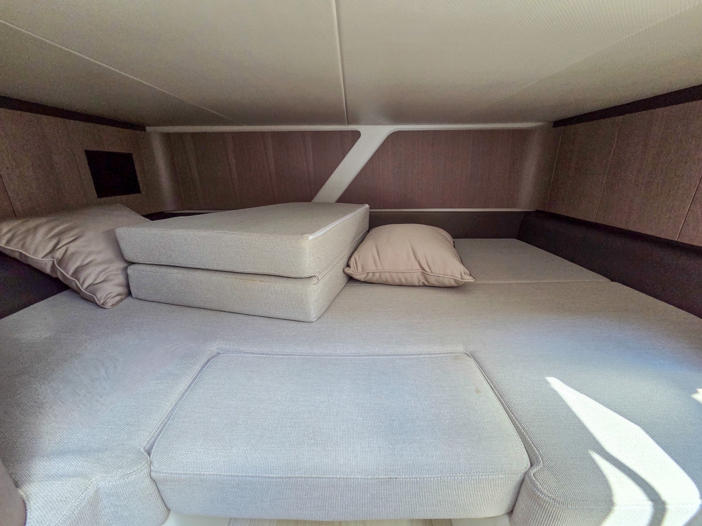 Galeon 325 GTO Yacht For Sale