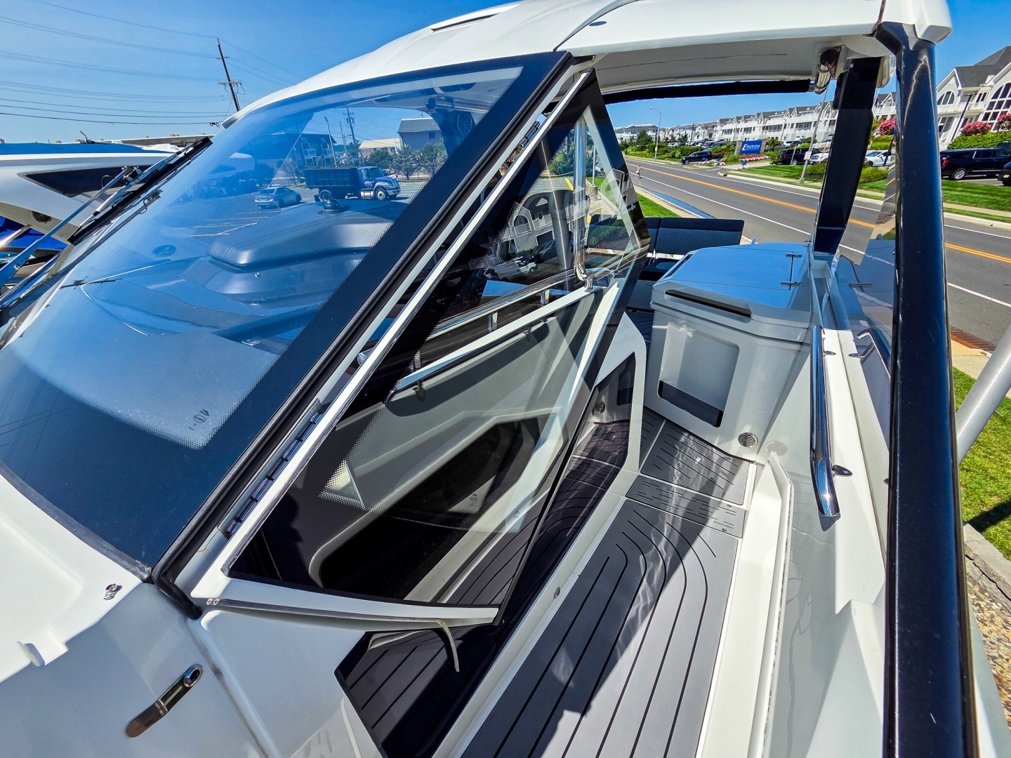 Galeon 325 GTO Yacht For Sale