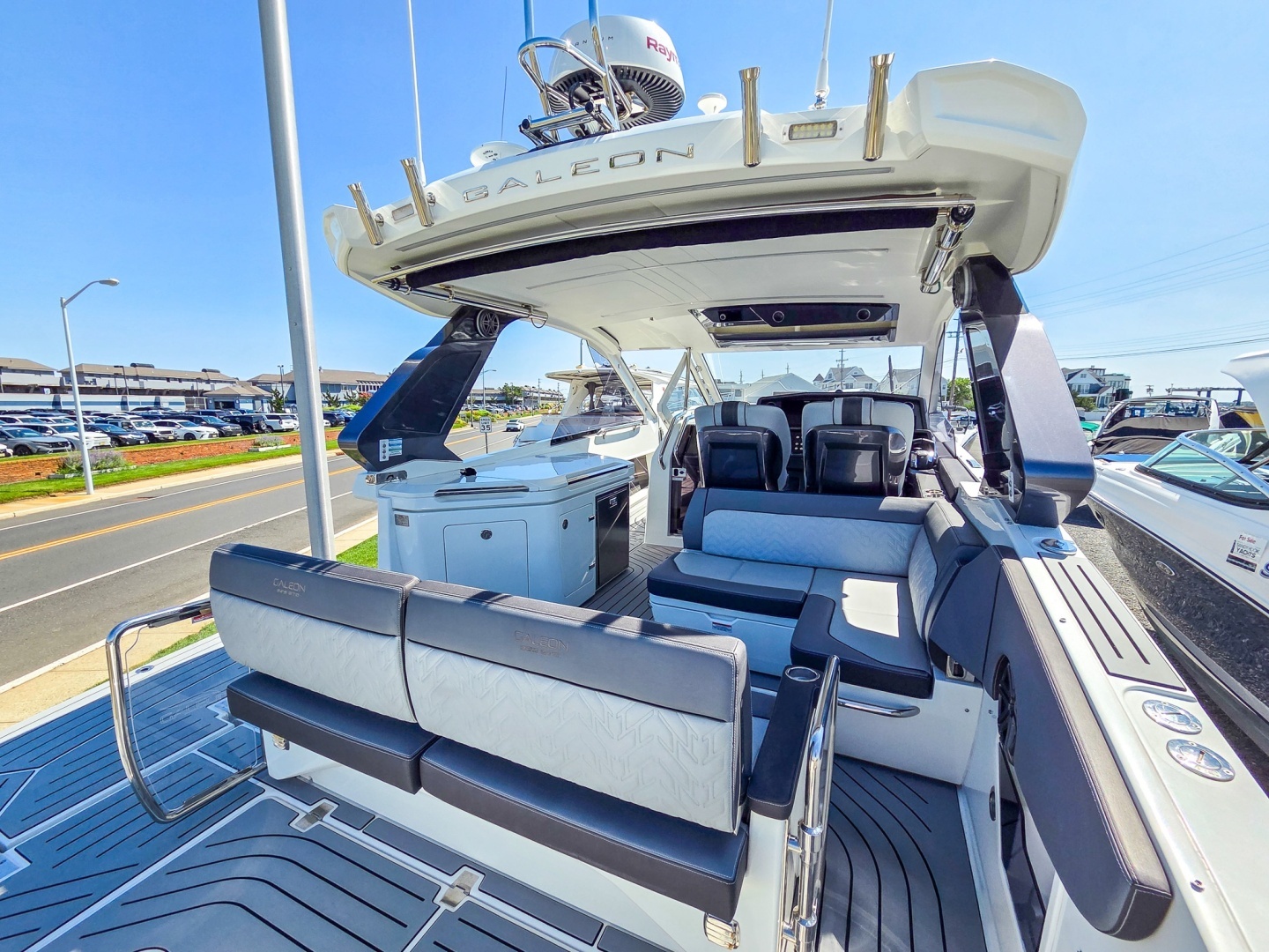 Galeon 325 GTO Yacht For Sale