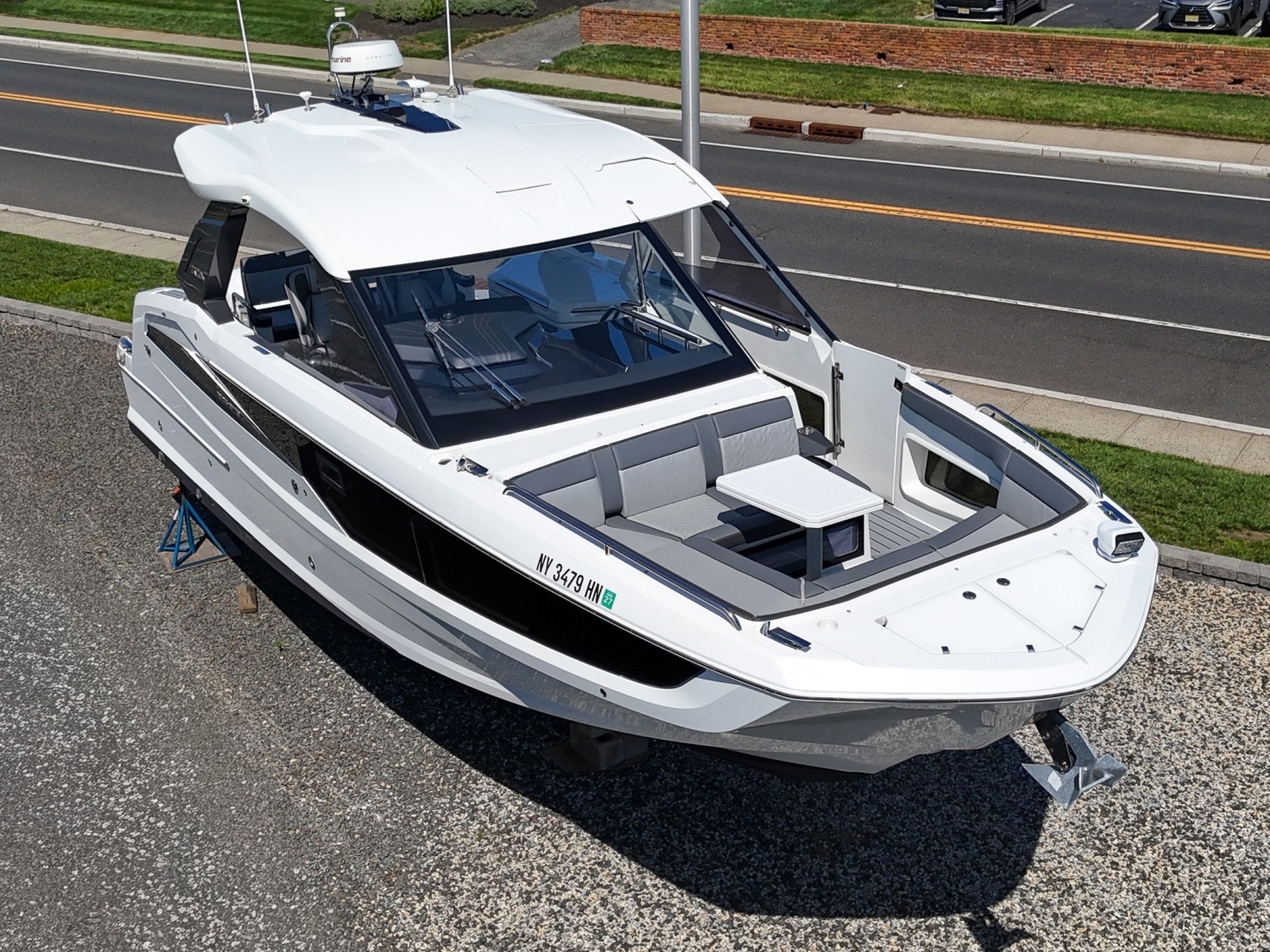 Galeon 325 GTO Yacht For Sale