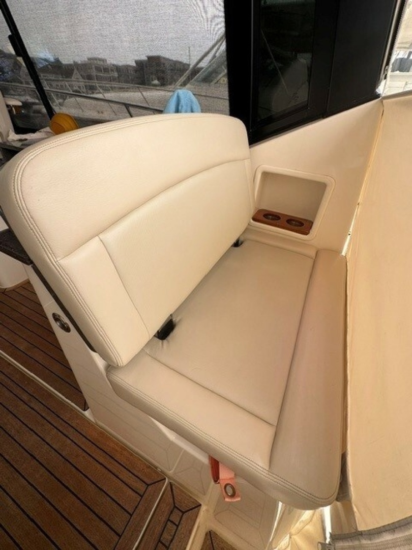 Boston Whaler 405 Conques Yacht For Sale