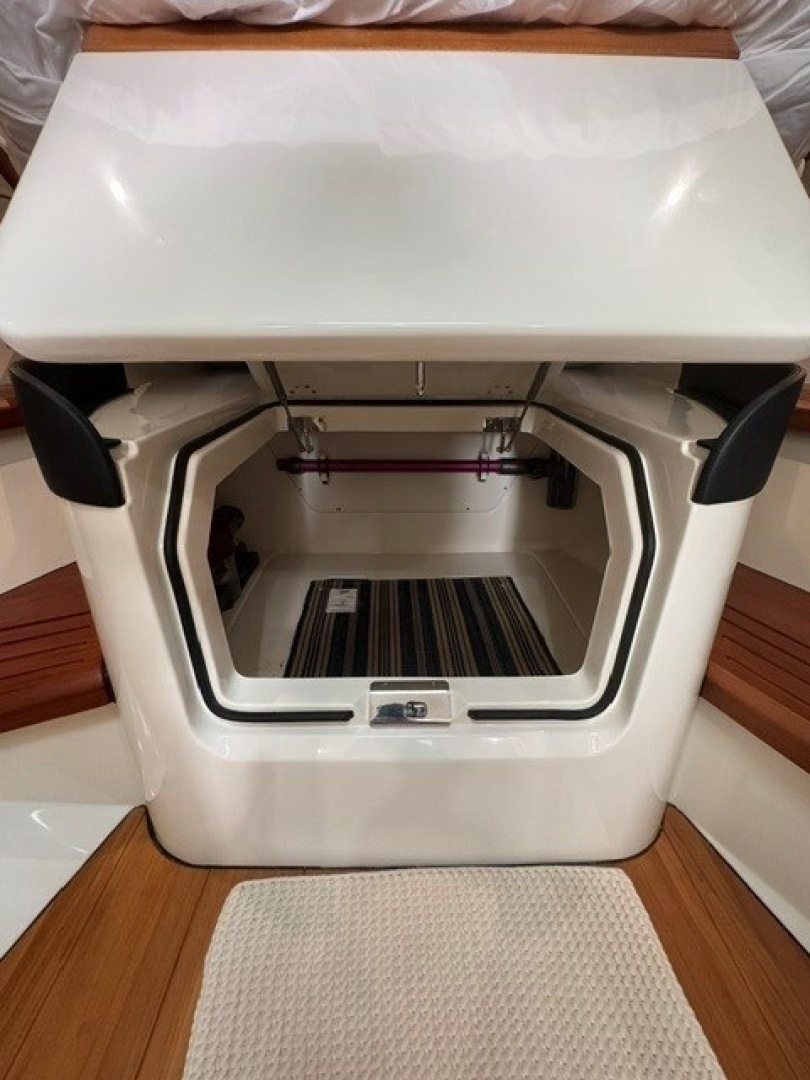 Boston Whaler 405 Conques Yacht For Sale