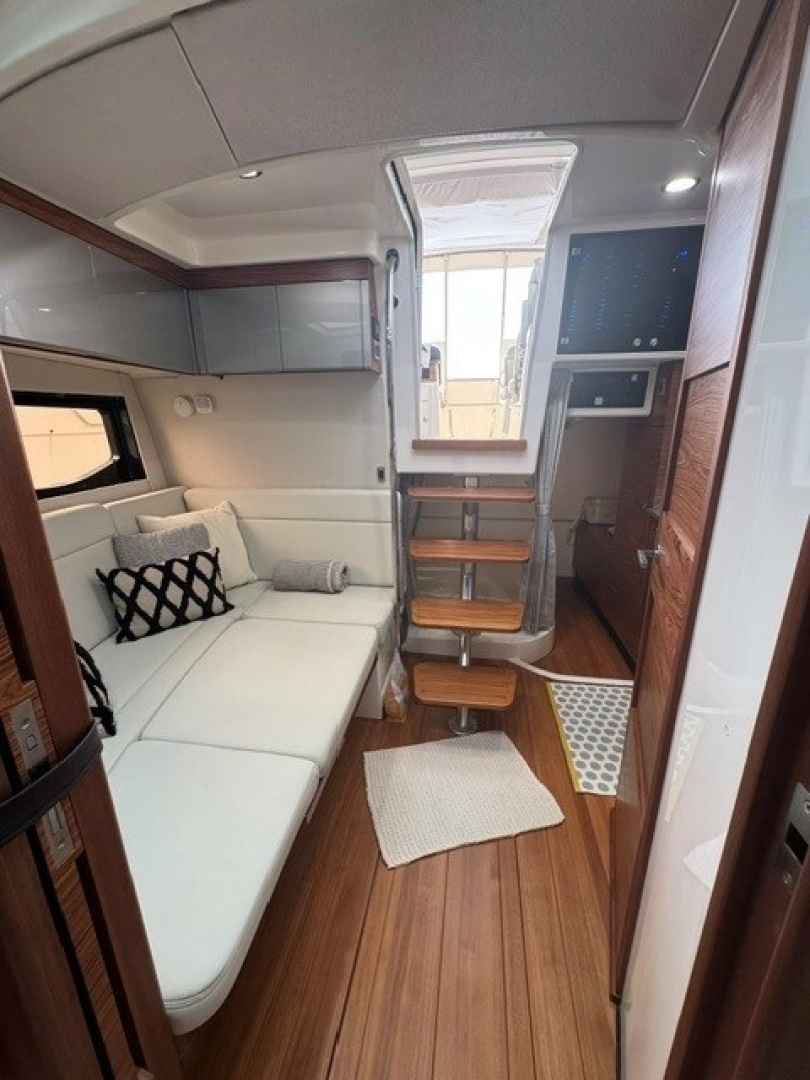 Boston Whaler 405 Conques Yacht For Sale