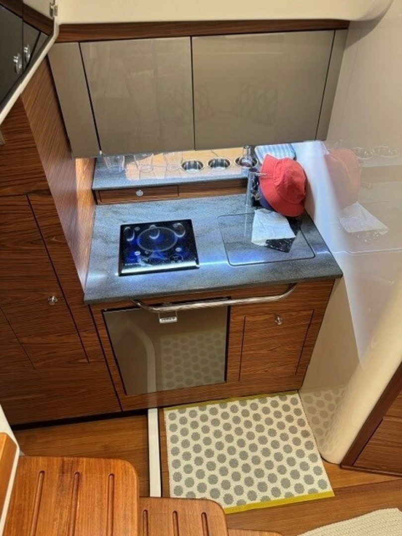 Boston Whaler 405 Conques Yacht For Sale