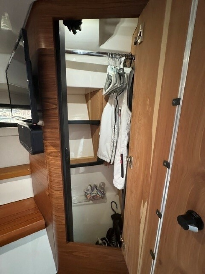 Boston Whaler 405 Conques Yacht For Sale