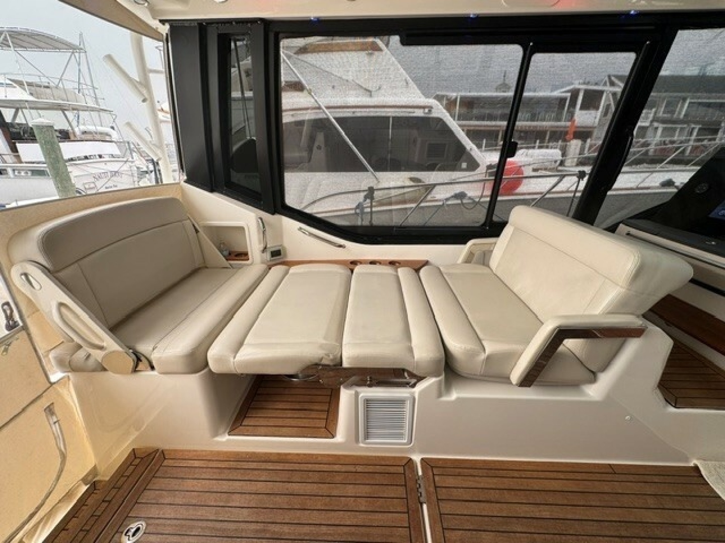 Boston Whaler 405 Conques Yacht For Sale
