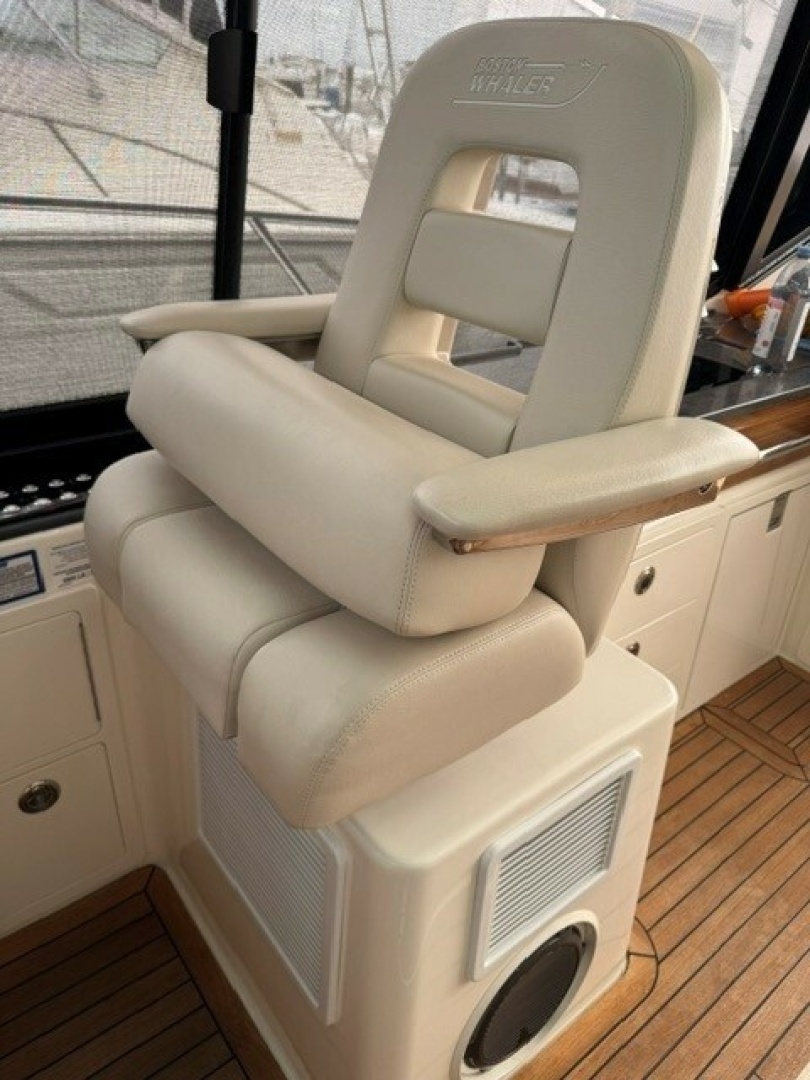 Boston Whaler 405 Conques Yacht For Sale