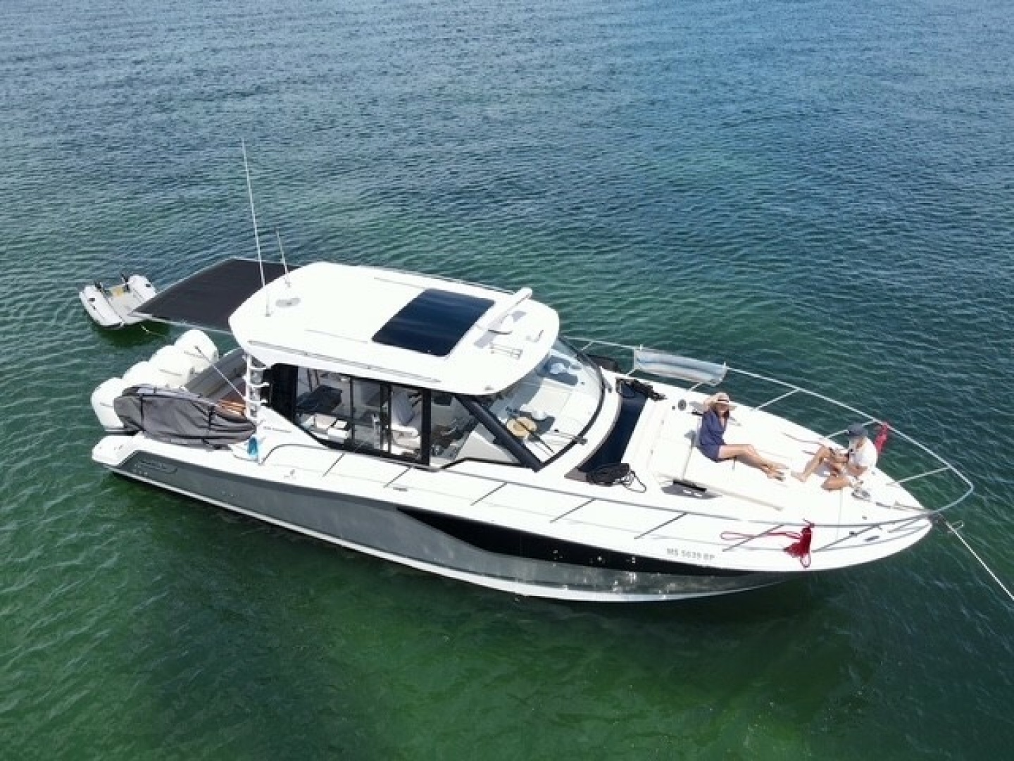 Boston Whaler 405 Conques Yacht For Sale