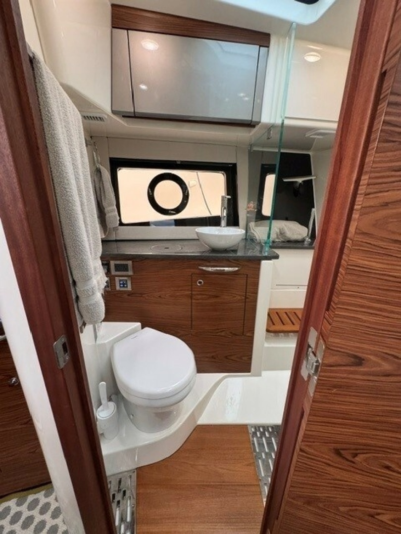 Boston Whaler 405 Conques Yacht For Sale