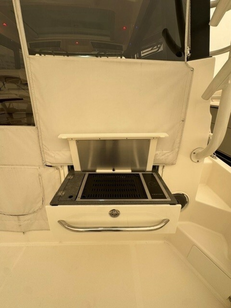 Boston Whaler 405 Conques Yacht For Sale