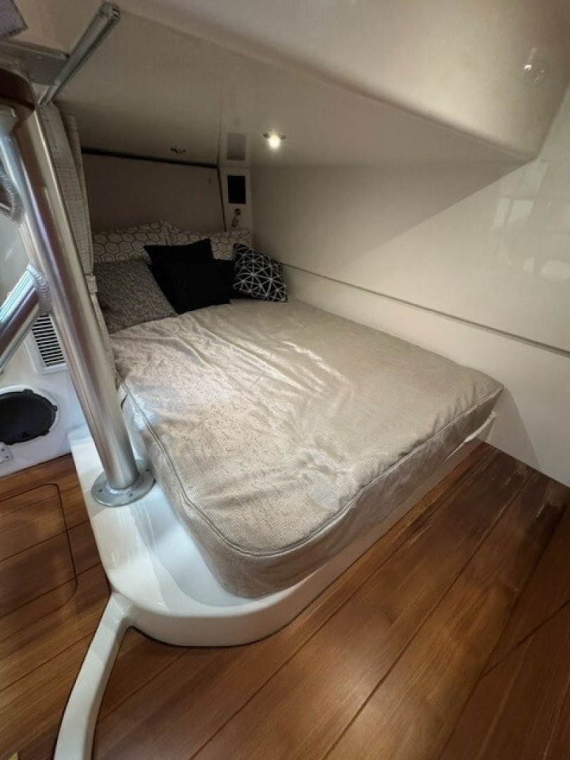 Boston Whaler 405 Conques Yacht For Sale