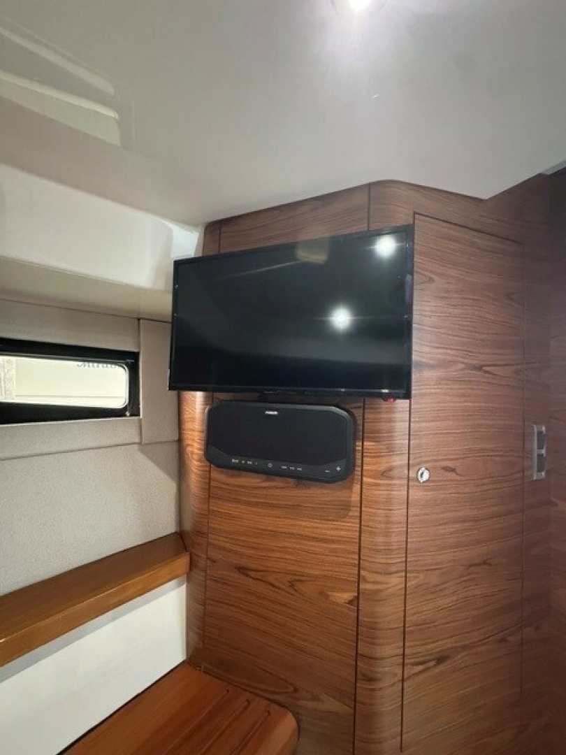 Boston Whaler 405 Conques Yacht For Sale
