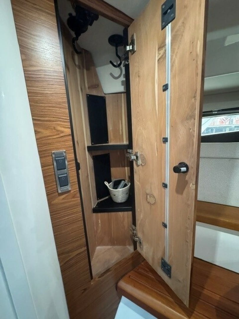 Boston Whaler 405 Conques Yacht For Sale