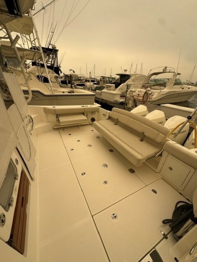 Boston Whaler 405 Conques Yacht For Sale