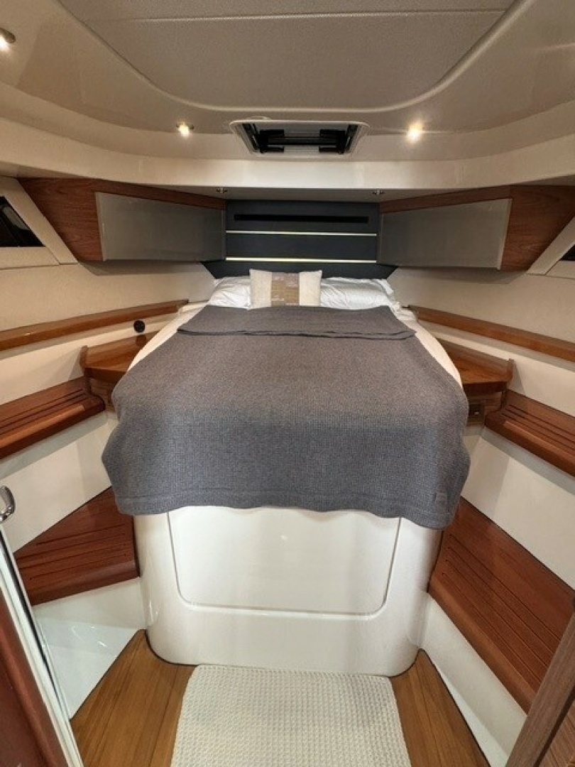 Boston Whaler 405 Conques Yacht For Sale