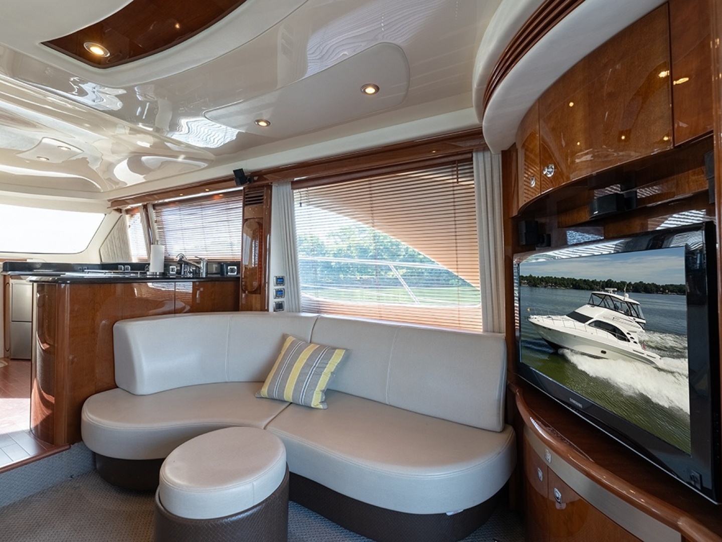 Sea Ray 580 Sedan Bridge Yacht For Sale